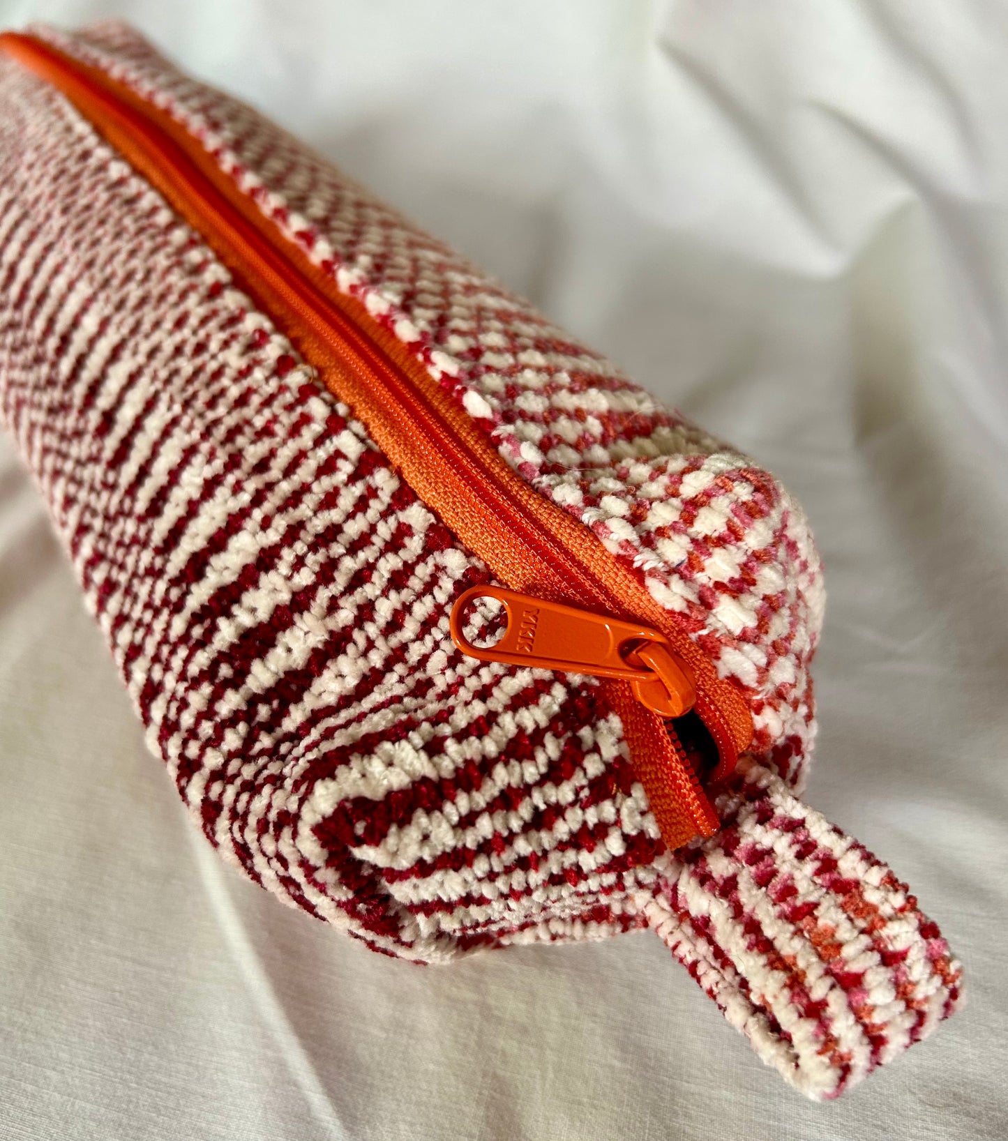 Long zippered pouch for spinning spindles