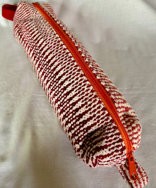 Long zippered pouch for spinning spindles