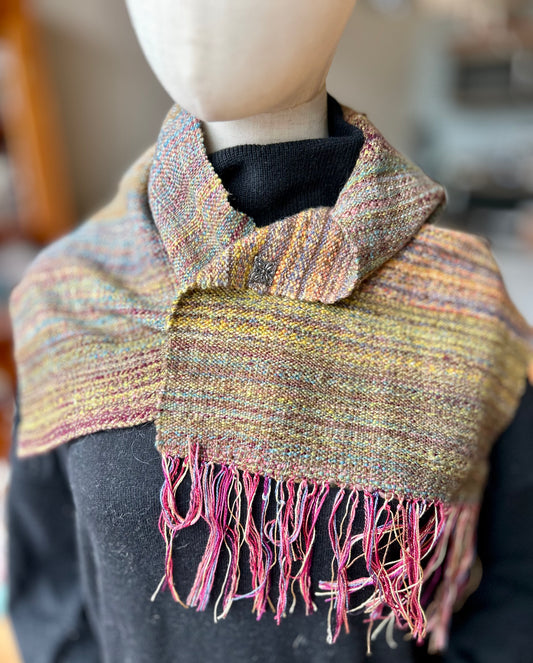 Handwoven short neck scarf with JŪL clasp
