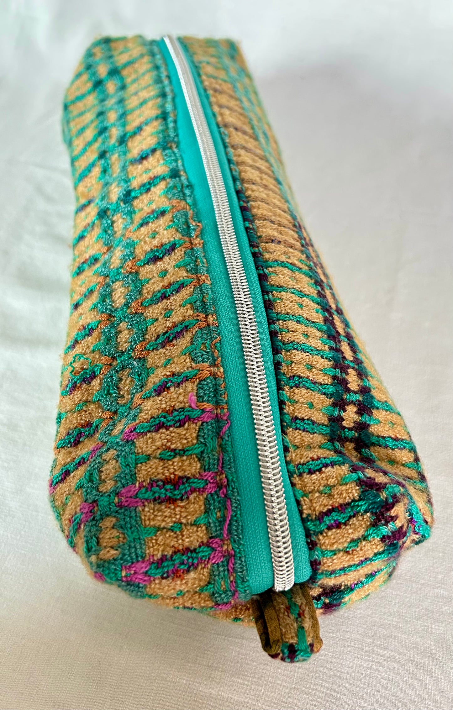 Long zippered pouch for spinning spindles