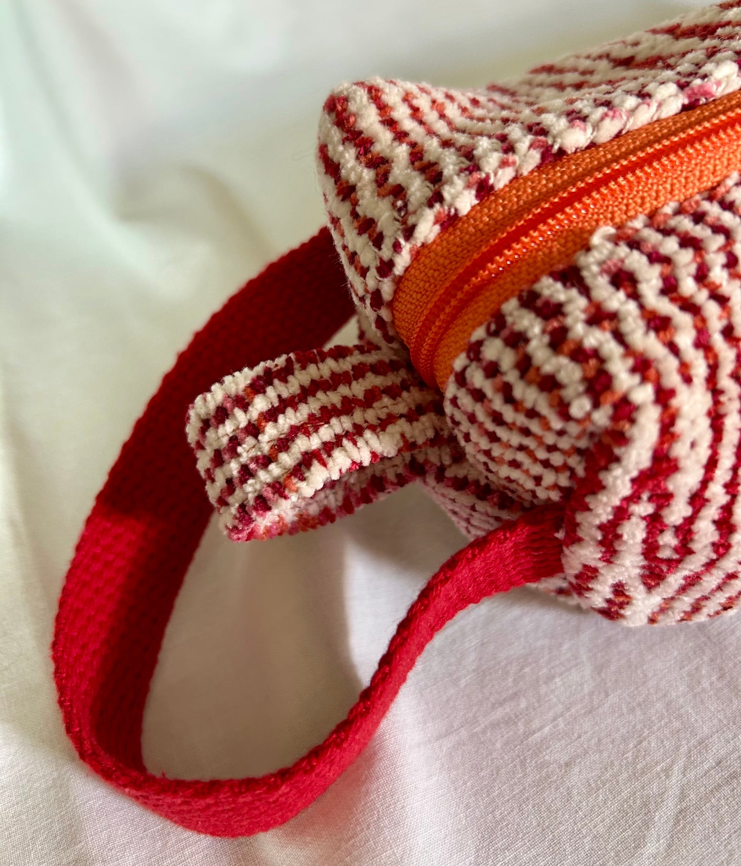 Long zippered pouch for spinning spindles