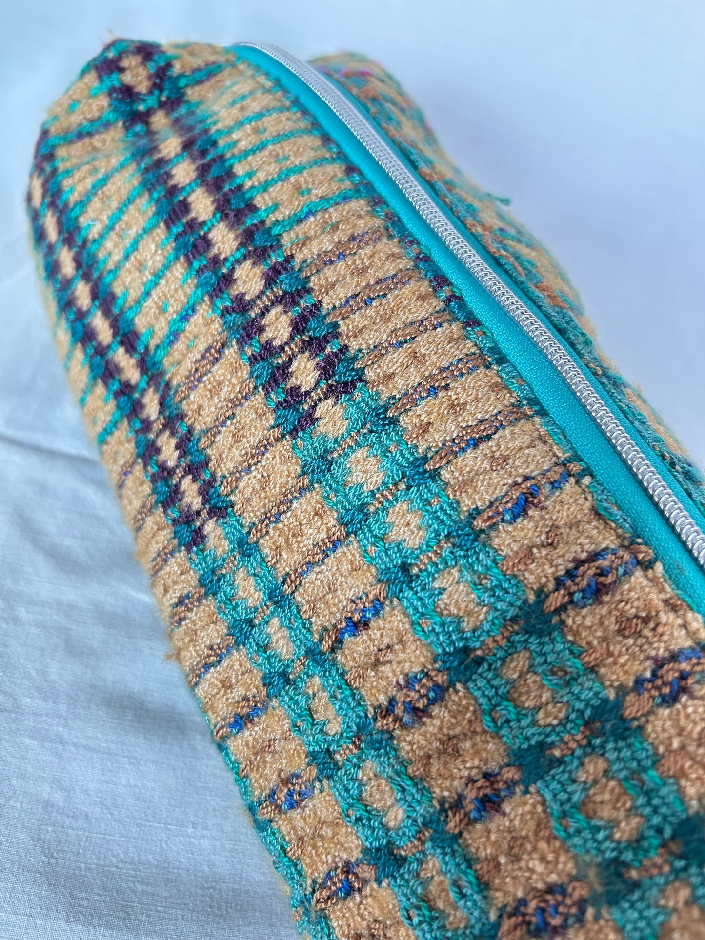 Long zippered pouch for spinning spindles