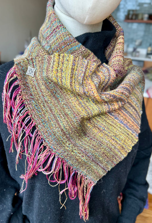 Handwoven short neck scarf with JŪL clasp