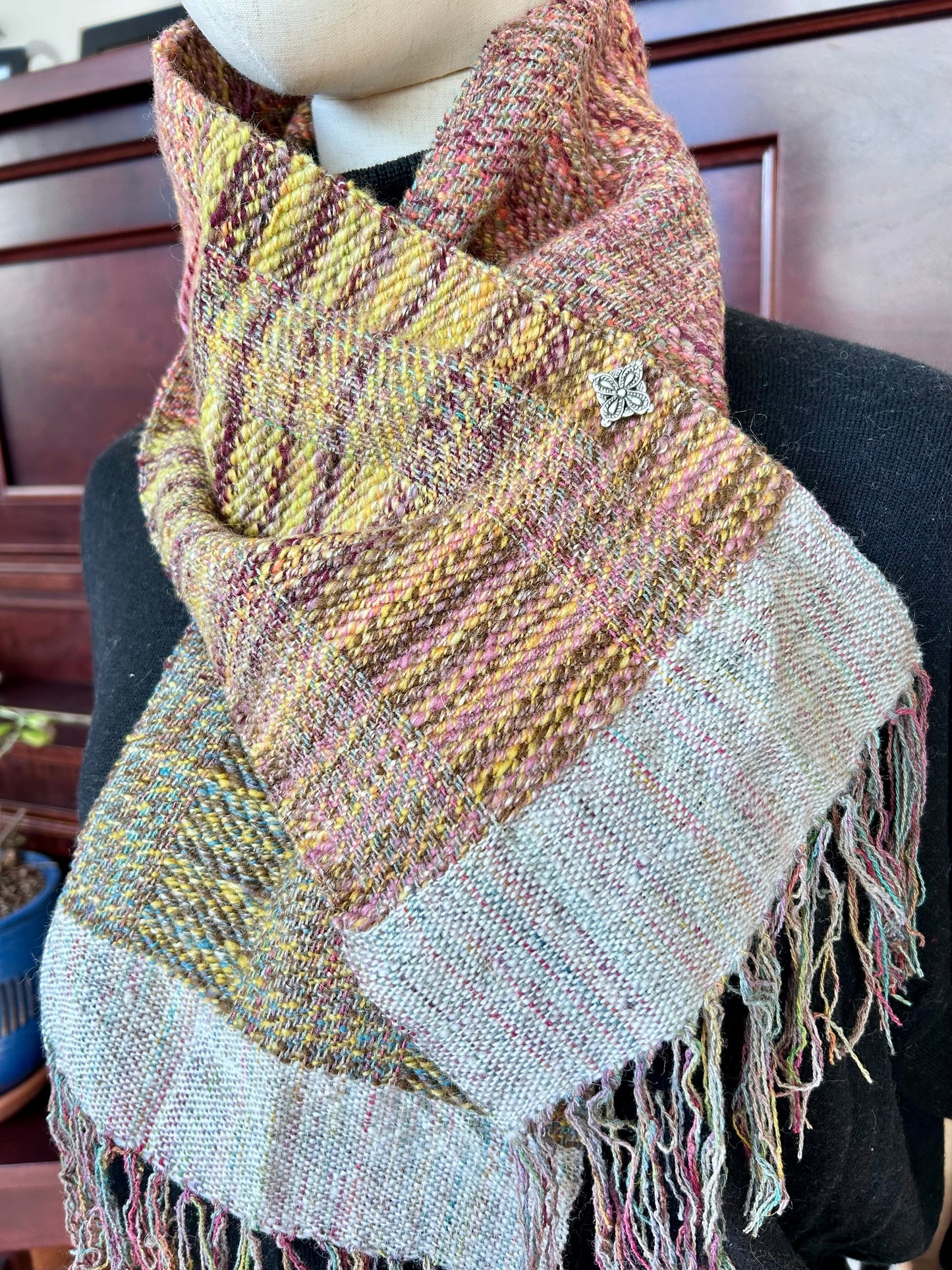 Handwoven scarf with clasp